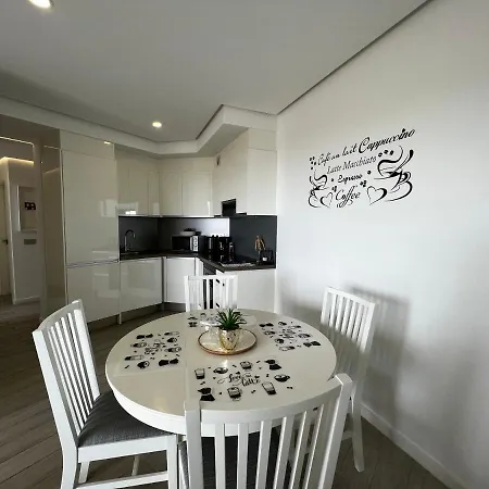 아파트 Ocean Garden Sunset - Heated Swimming Pool Free Wifi 아데제